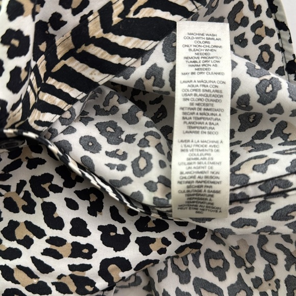 Chico’s cheetah zebra print button down size 2-medium - Picture 5 of 5